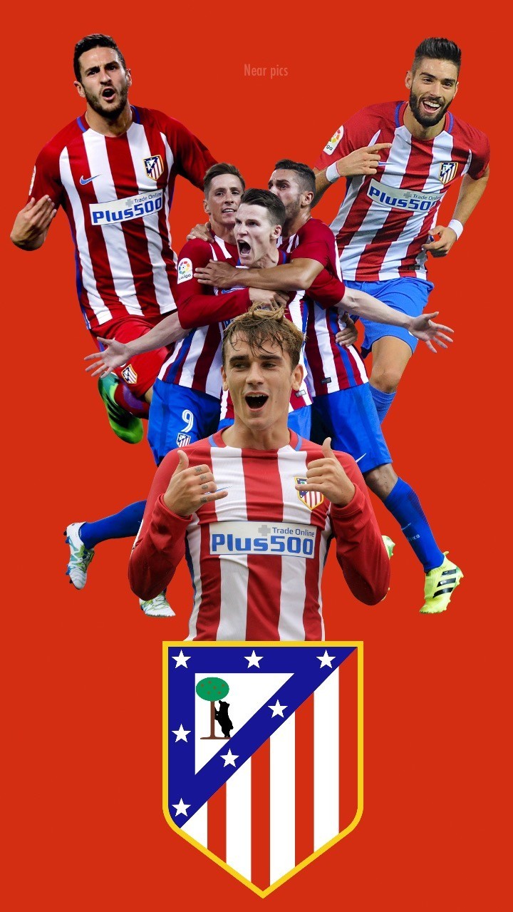 法兰克福客胜后球迷区突发火情，还有球迷从高处坠落后被送医