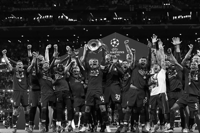 随着多特蒙德2-0，德甲最新积分榜出炉：争冠悬念已经不大了（多特蒙德2-0取胜，德甲积分榜刷新：冠军之争基本明朗）