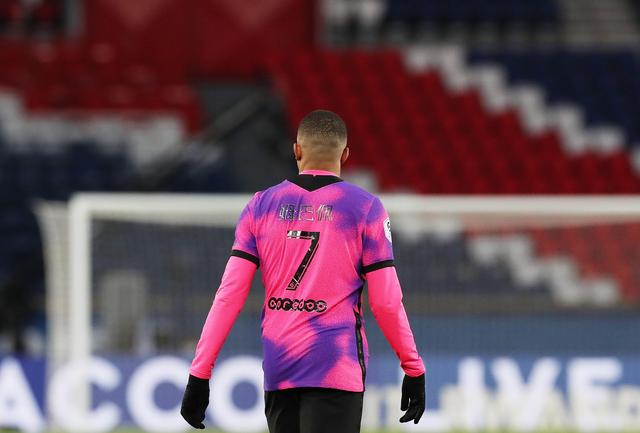 记者：阿坎吉因流感缺席训练，球员身体状况将于明日进行评估（阿坎吉因流感缺席训练，身体状况将于明日评估）