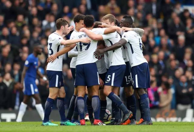 含泪赴欧！樊振东自曝逃离真相，3座大山逼走国乒一哥？（远赴欧洲背后：樊振东自述离开缘由，三重压力逼走国乒一哥？）